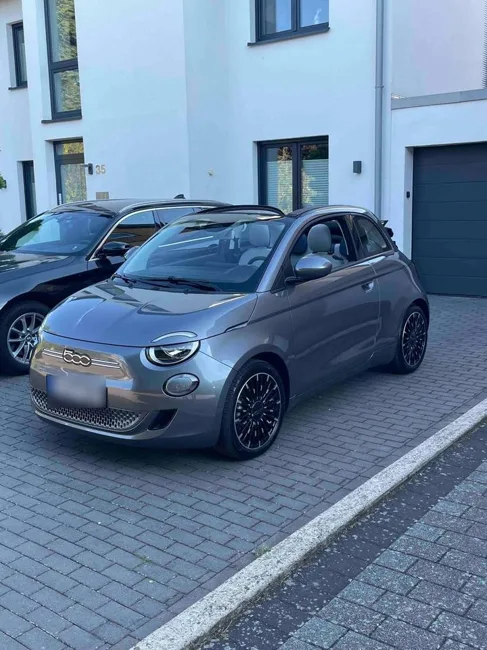 Fiat 500e Cabrio Icon volle Ausbaustufe